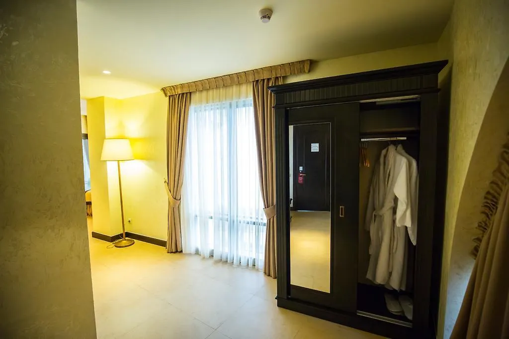 Colosseum Marina Hotel Batumi